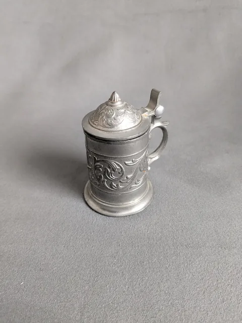 Mini Zinnkrug SKS 95% mit Deckel 6cm – Sammler Puppenstube